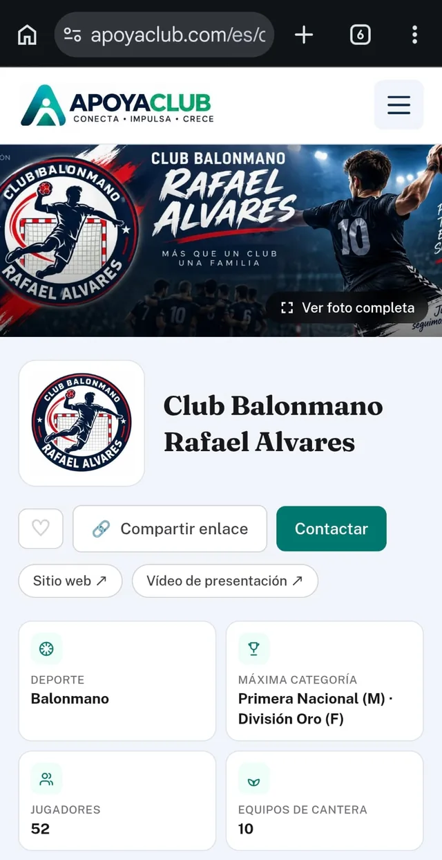 La misma página de club vista en un teléfono: la portada, el escudo, el nombre, los botones de compartir y contactar, y los datos del club debajo.